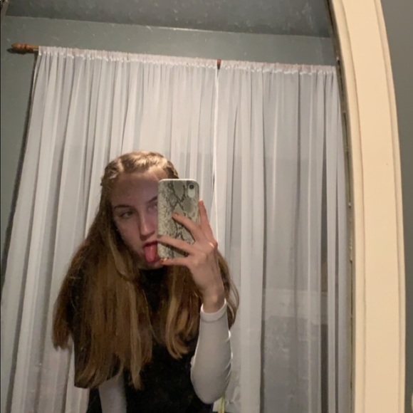 Meet your Posher, Hannah - Picture 1 of 1